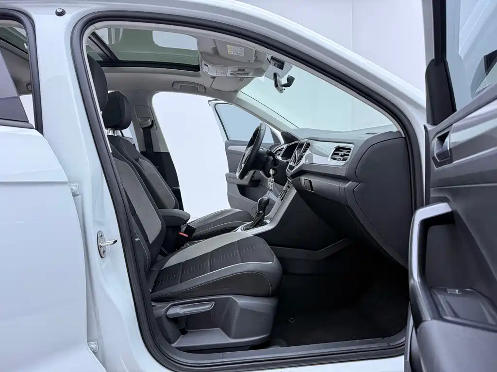 VOLKSWAGEN T ROC EXPLORING SONGS