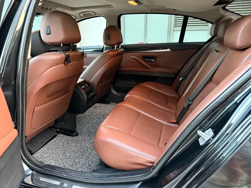BMW 5 Series — миниатюра 5