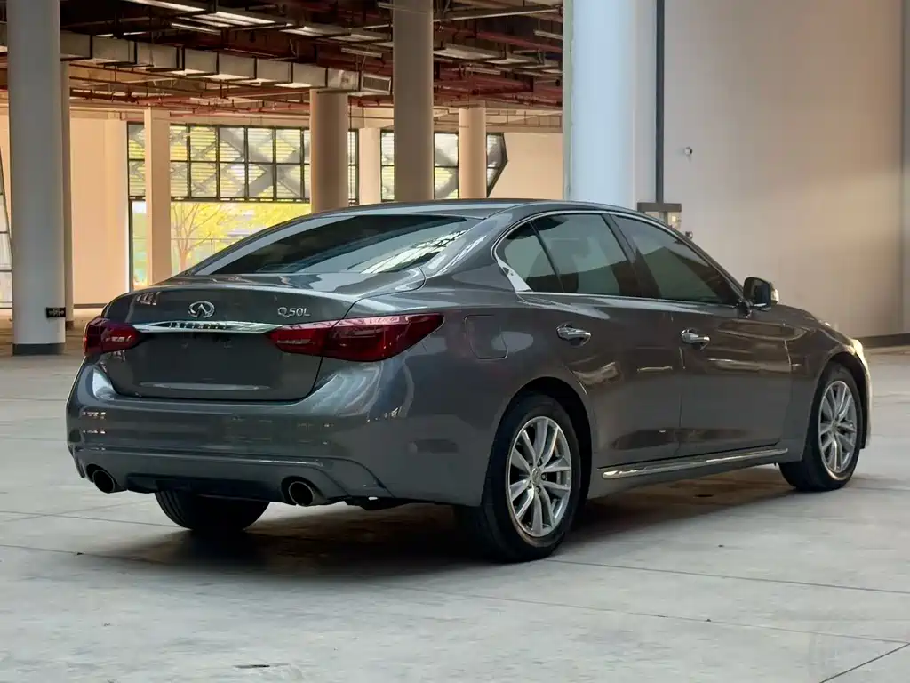 INFINITI Q50L