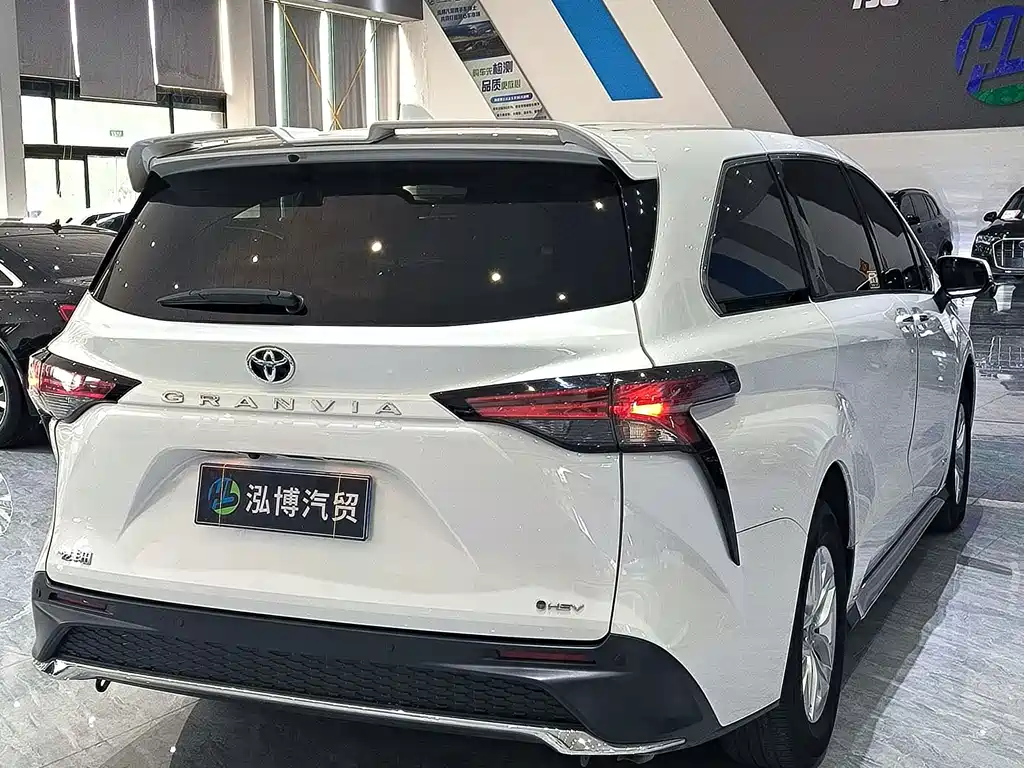 Toyota Granvia — миниатюра 12