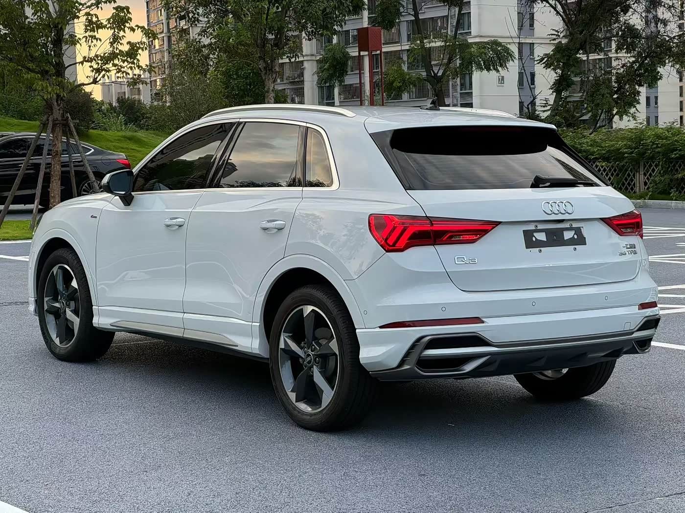 Audi Q3 1.4 л 2023 г. Белый, пробег 47000 км