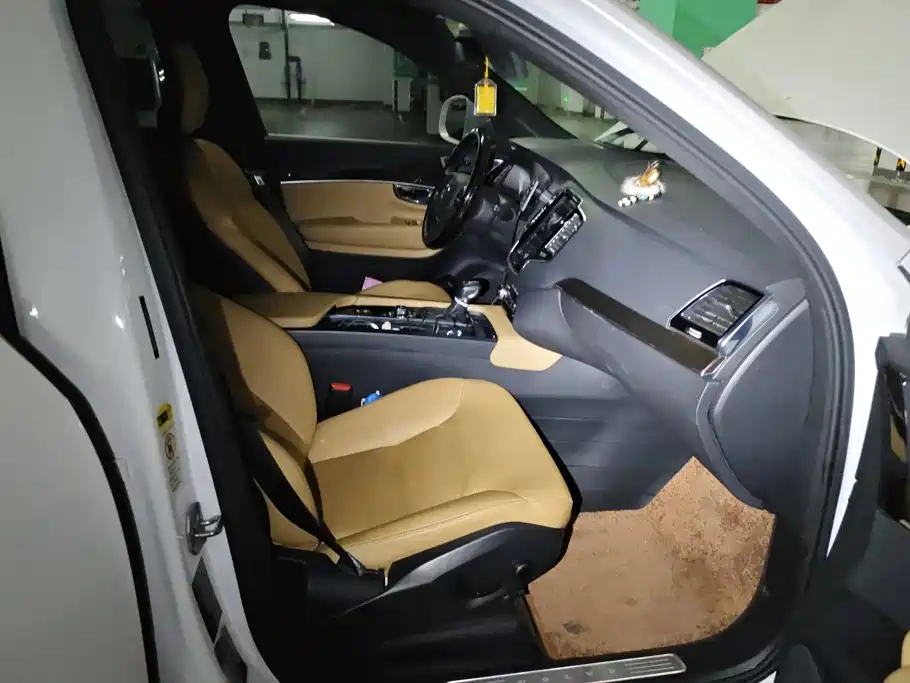 Volvo XC90 — миниатюра 11