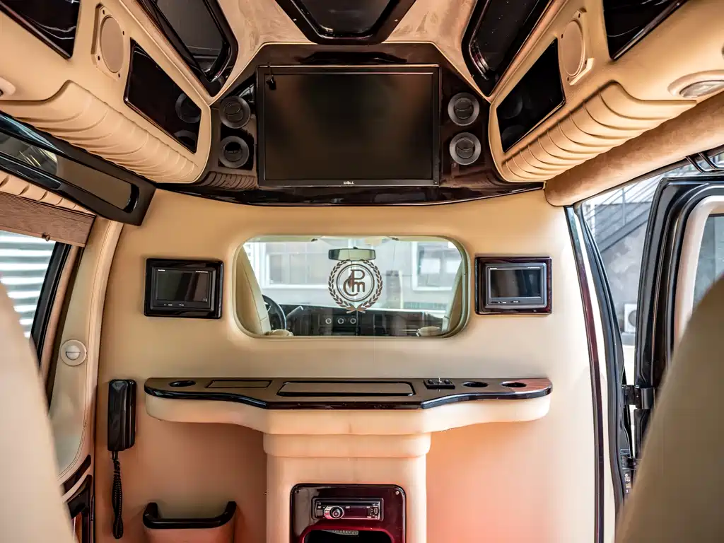 GMC Savana — миниатюра 7