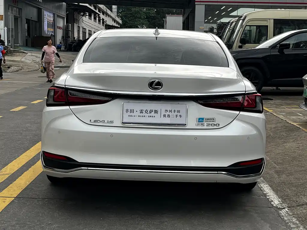 Lexus ES 2022 200