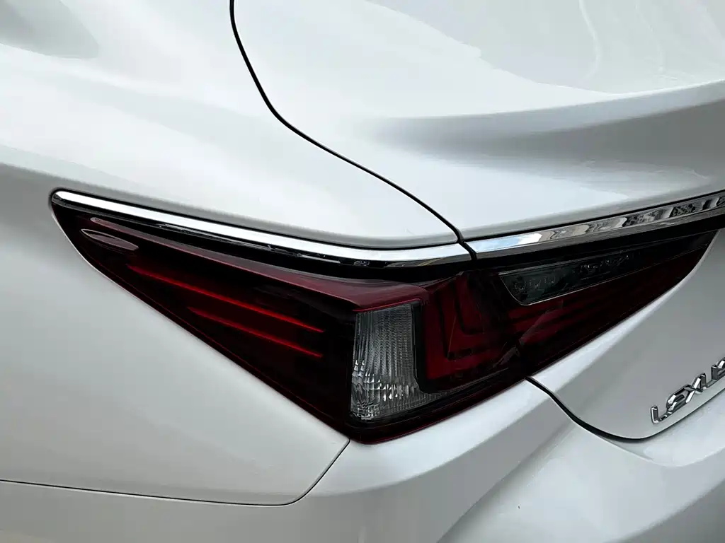 Lexus ES 2022 200