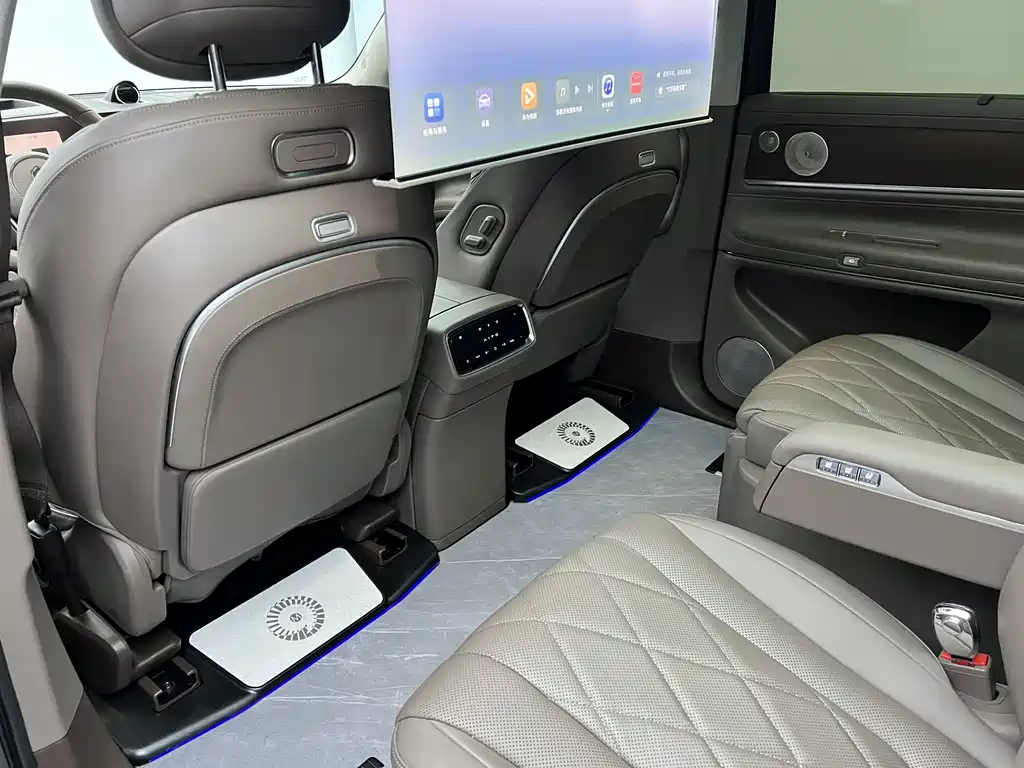 AITO ASK THE WORLD M9