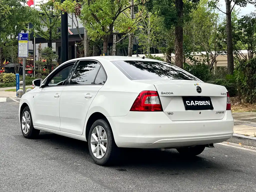 Skoda Rapid 1.6L Manual Innovation Edition, фото 7