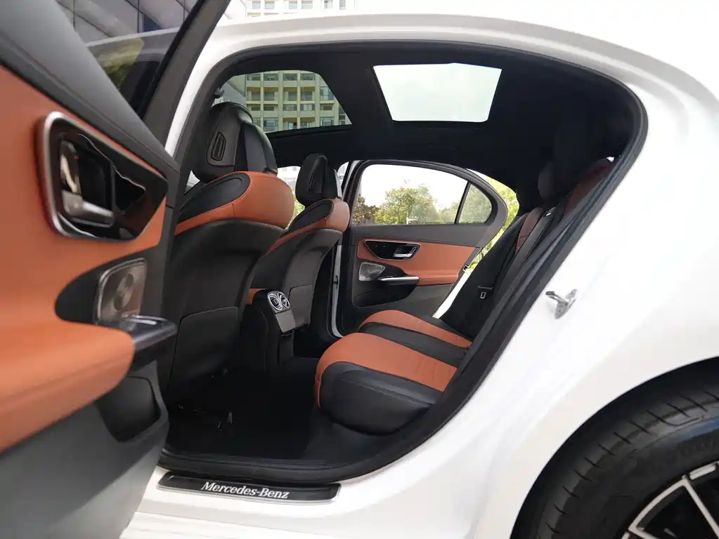 Mercedes-Benz C-Class — миниатюра 7