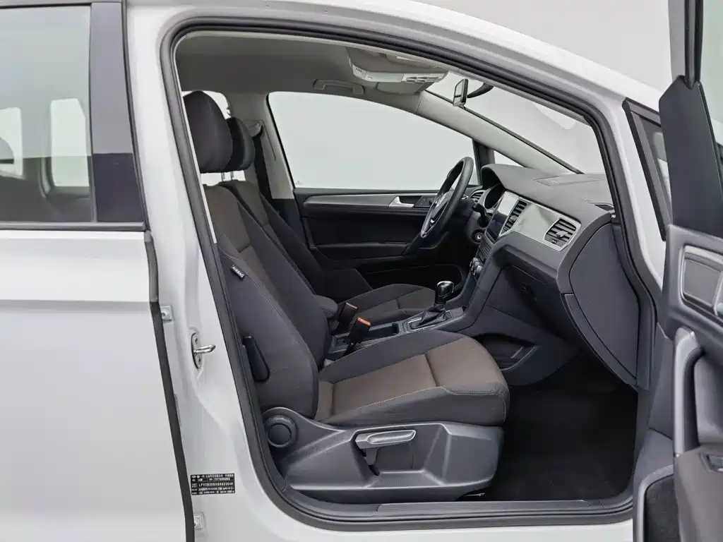 Volkswagen Golf Sportsvan — миниатюра 23