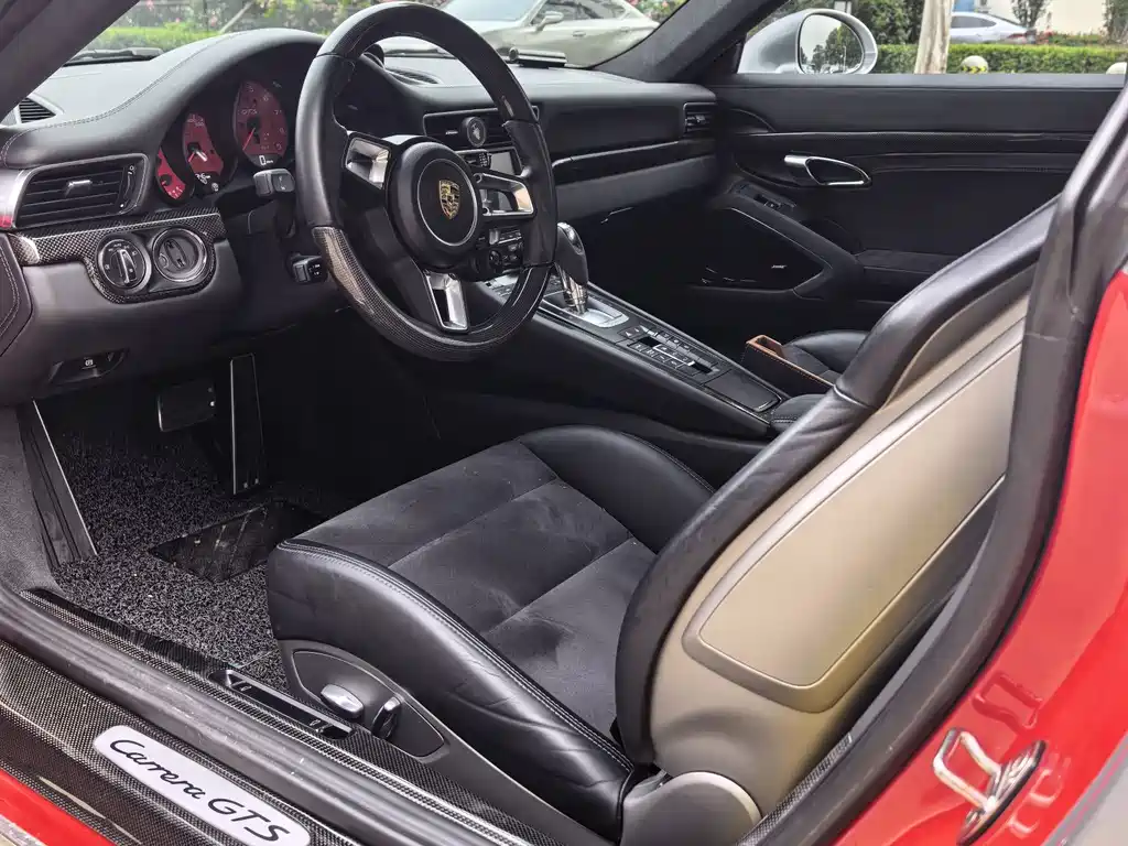 Porsche 911 2015 Carrera GTS 3.8L