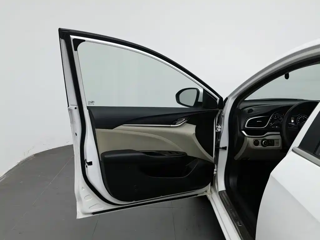 Buick Excelle — миниатюра 8