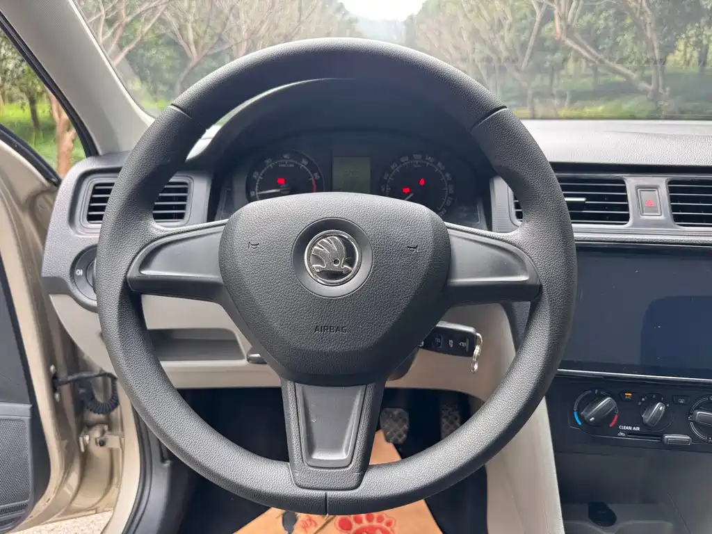 Skoda Rapid — миниатюра 15