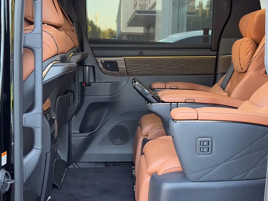 Toyota Vellfire — миниатюра 21