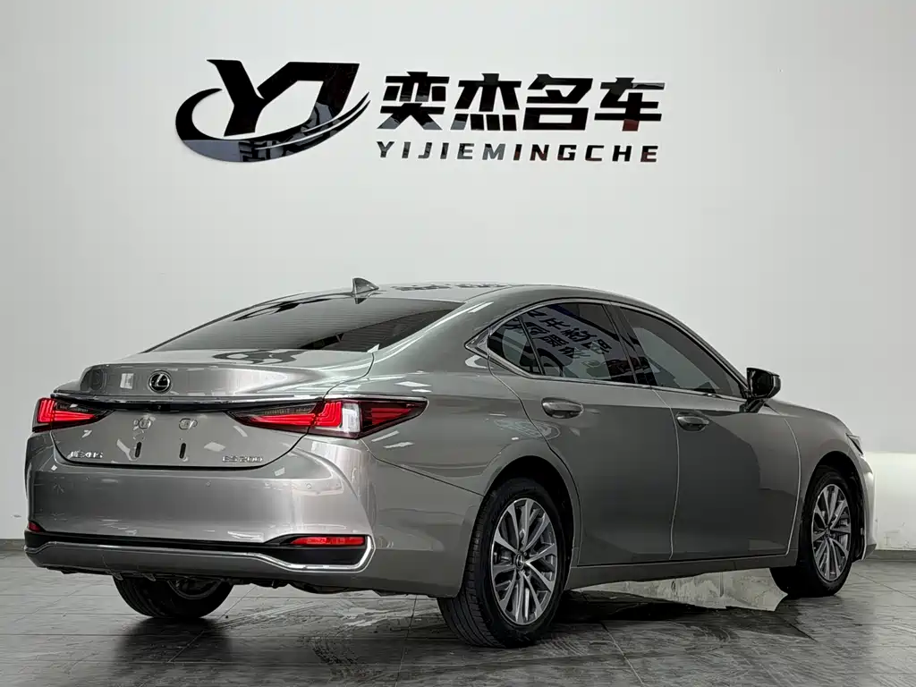 Lexus ES 2022 200