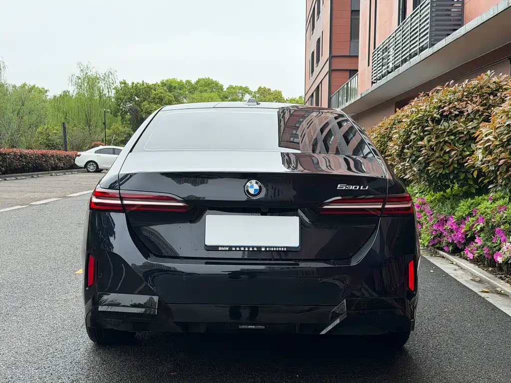 BMW 5 Series — миниатюра 14