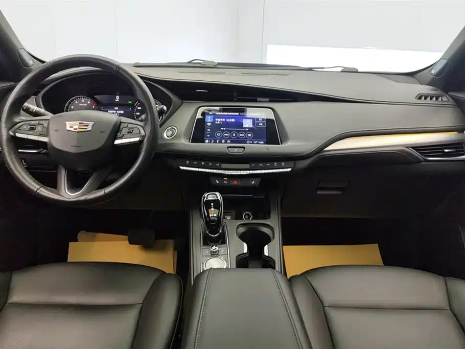 CADILLAC XT4