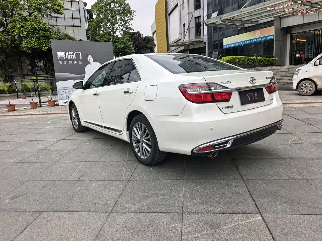 TOYOTA CAMRY