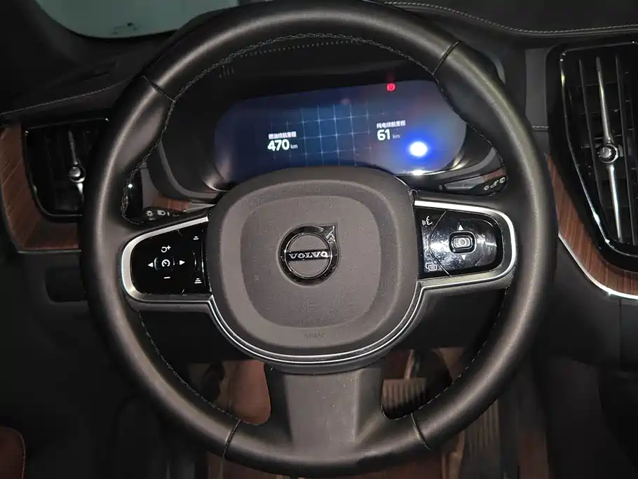 VOLVO XC60 PLUG IN HYBRID