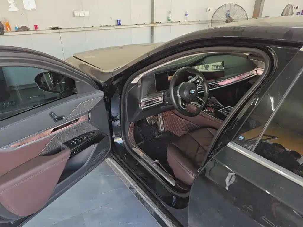 BMW 7 Series — миниатюра 2