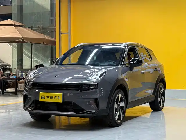 2021 Lynk & Co 06