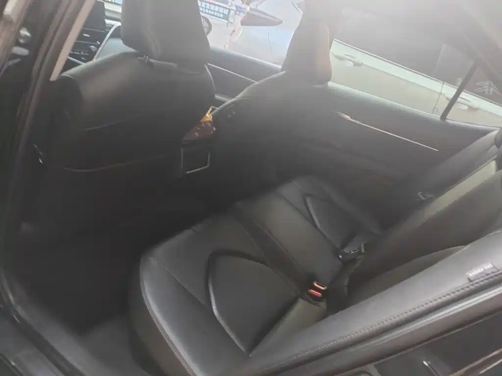 Toyota Camry — миниатюра 7