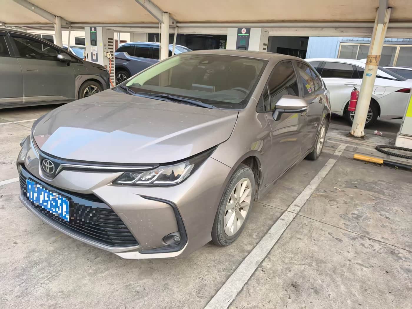 Toyota Corolla 1.2 л 2023 г. Серебристо-серый, пробег 20000 км