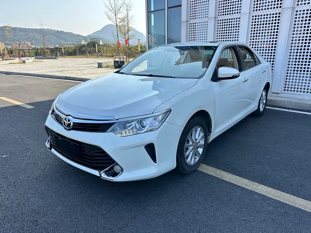 TOYOTA CAMRY