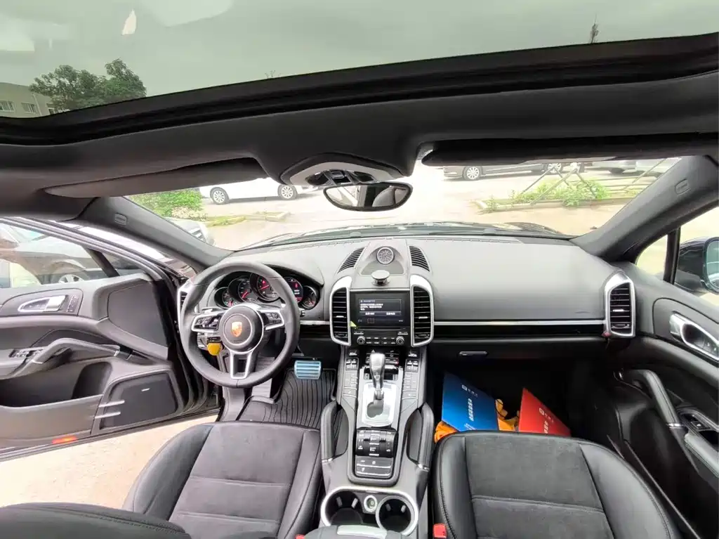 Porsche Cayenne — миниатюра 9