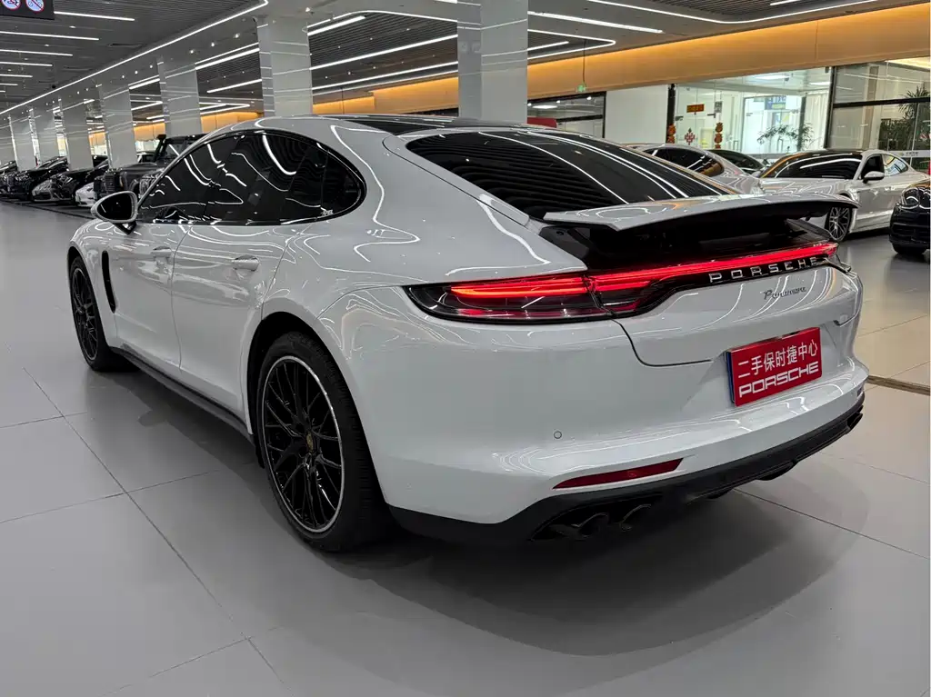 PORSCHE PANAMERA