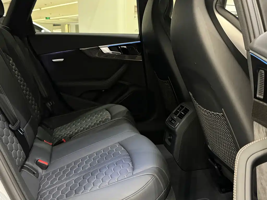 Audi RS 4 — миниатюра 8