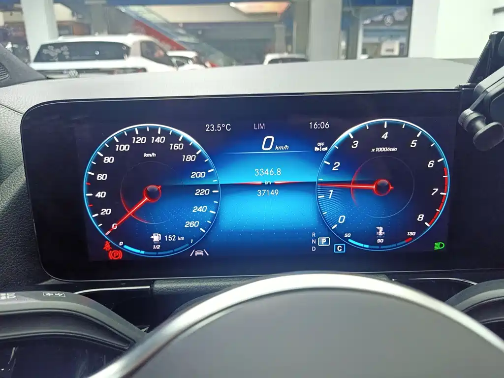 Mercedes-Benz GLA — миниатюра 10