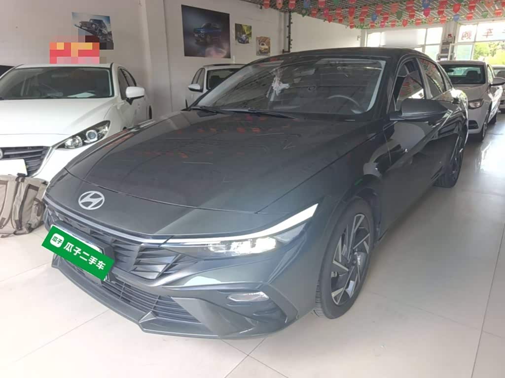 Hyundai Elantra 1.5 л 2024 г. Серебристо-серый, пробег 8100 км