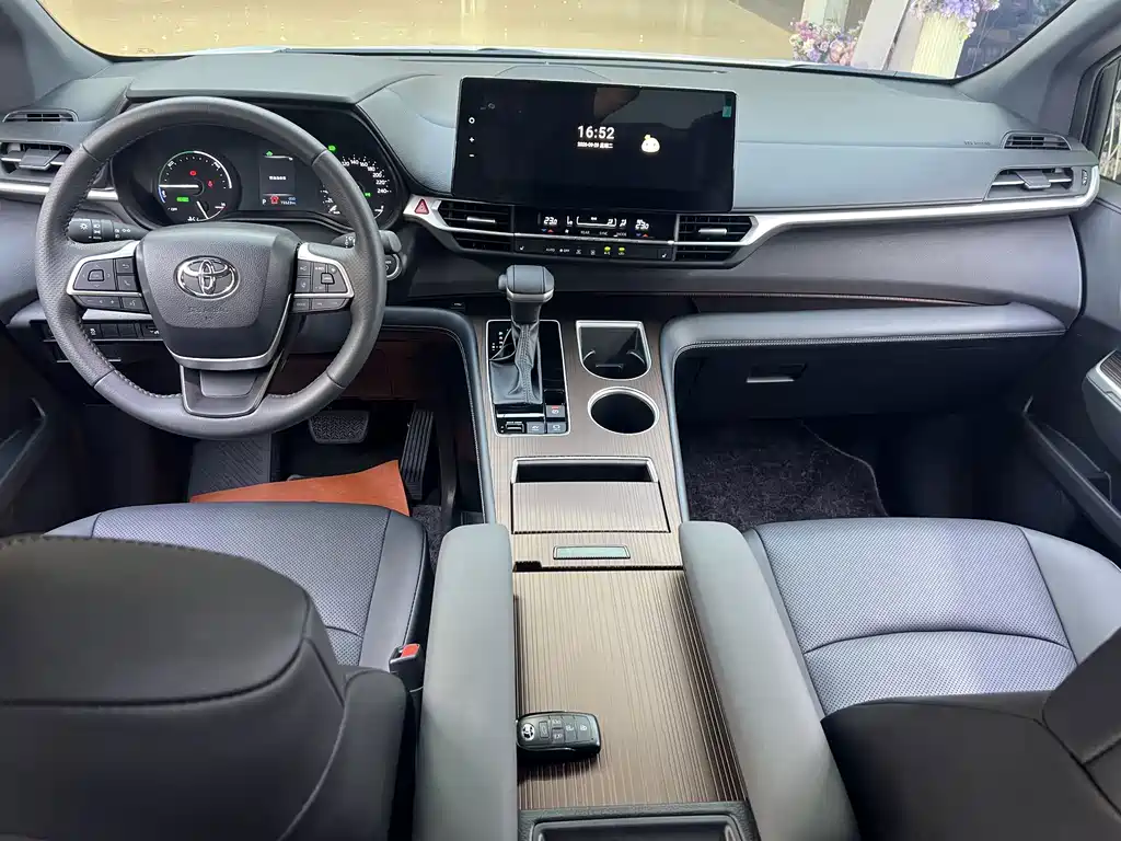 Toyota Sienna — миниатюра 9