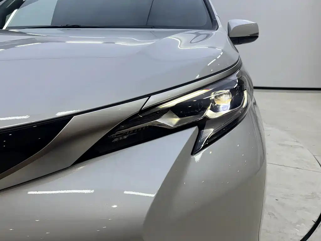 Toyota Sienna — миниатюра 5
