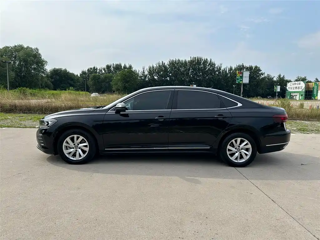 Volkswagen Passat 2022 280TSI