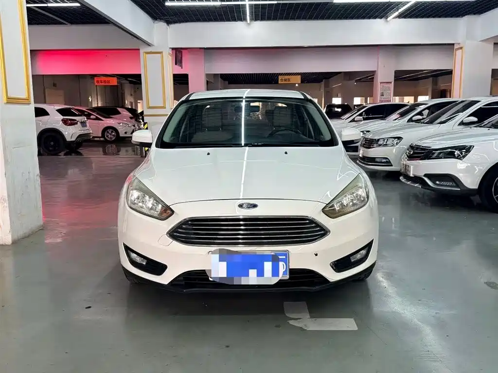 Ford Focus 2015 1.6L MT Comfort