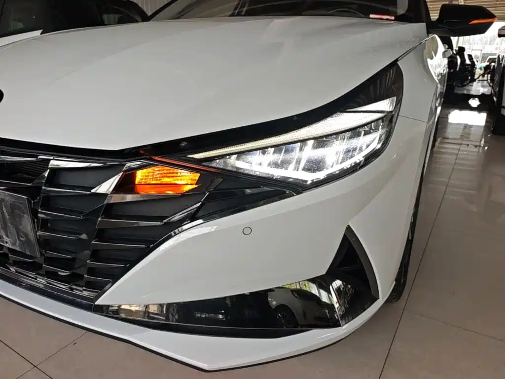 Hyundai Elantra — миниатюра 24