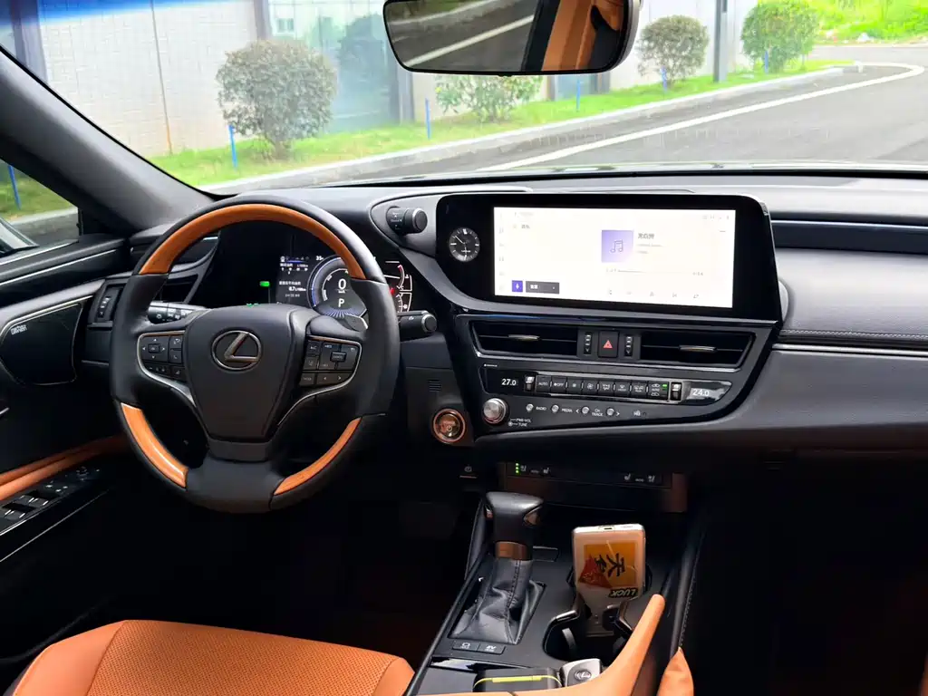 Lexus ES — миниатюра 7