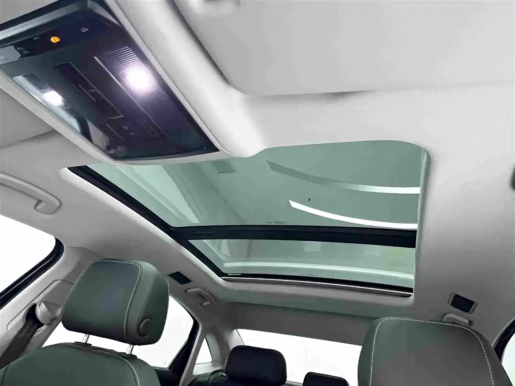 Volkswagen Passat PHEV — миниатюра 11