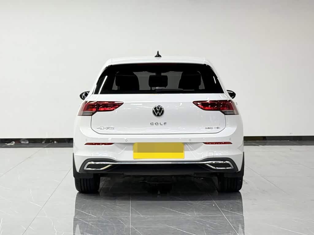 Volkswagen Golf 1.4 л 2023 г. Белый, пробег 20000 км