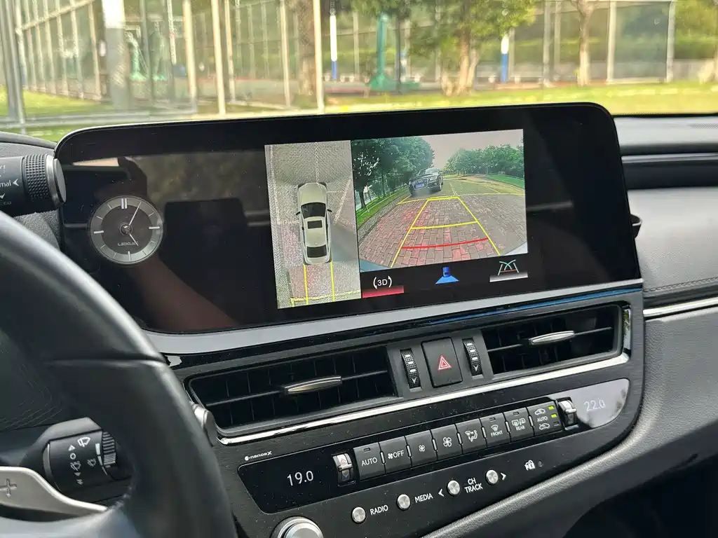 Lexus ES — миниатюра 15
