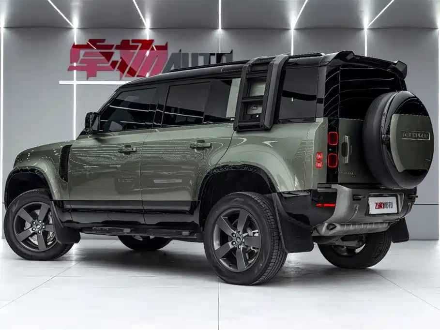 LAND ROVER DEFENDER