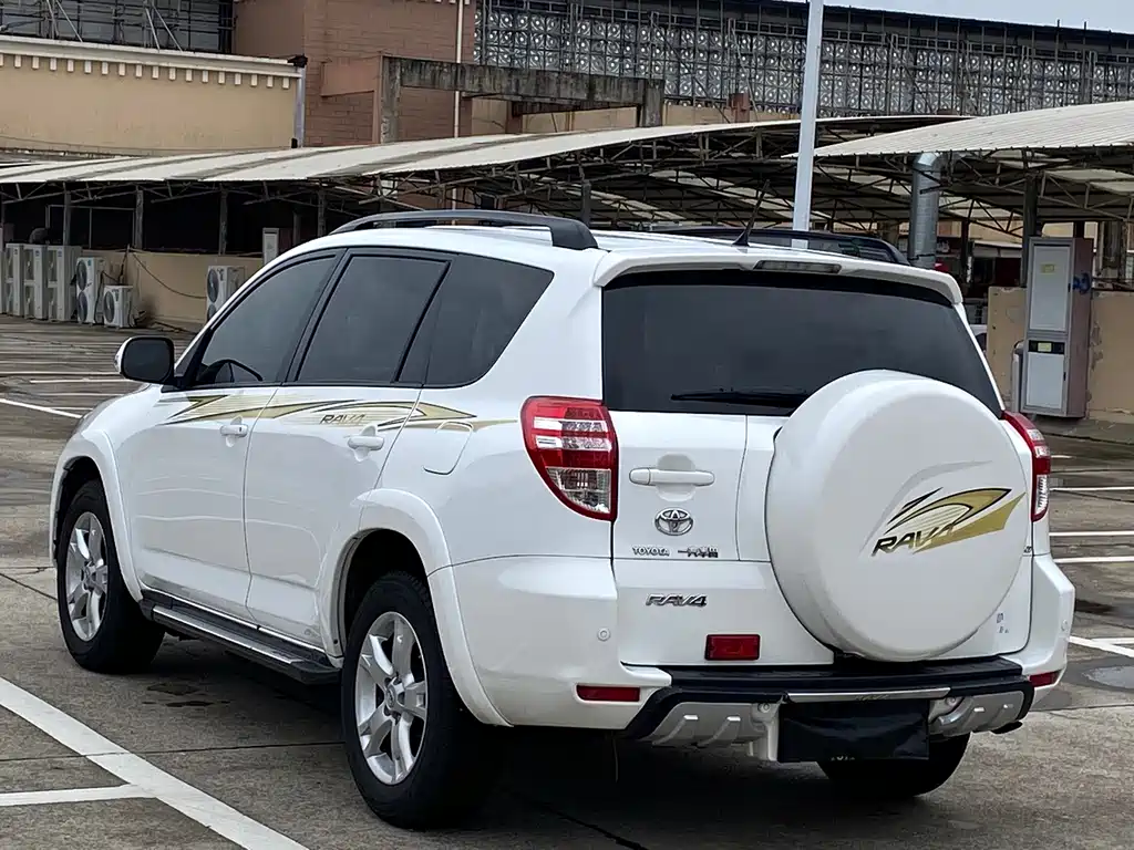 Toyota RAV4 2012 2.4L AT Luxury
