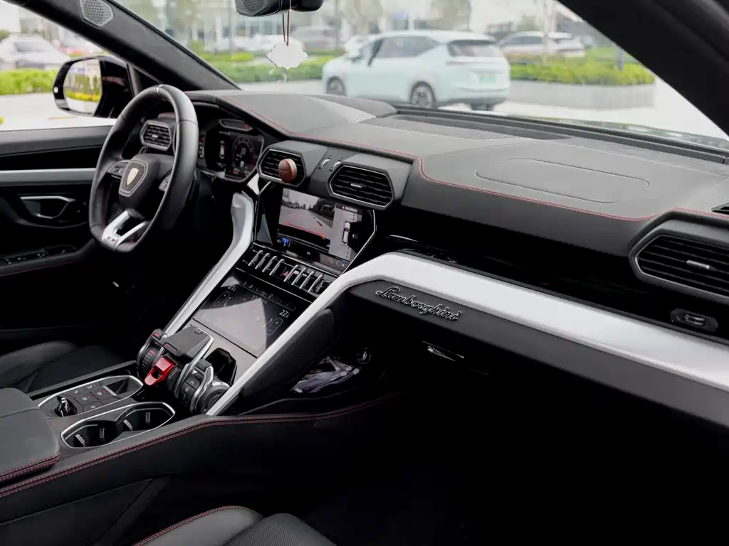 Lamborghini Urus — миниатюра 18