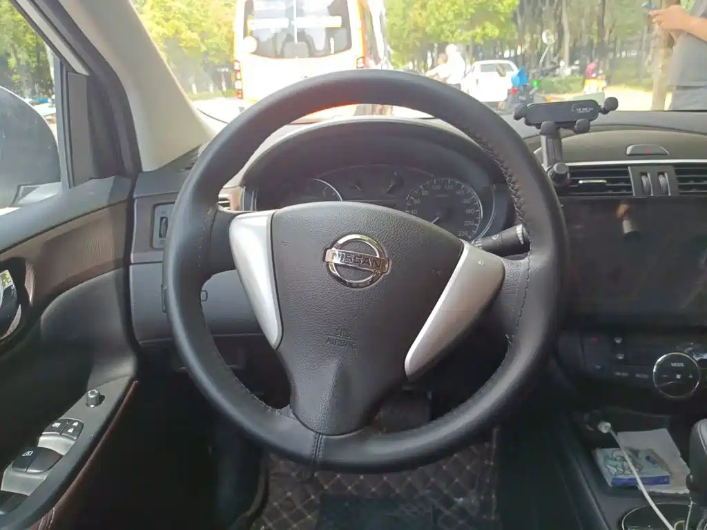 Nissan Tiida — миниатюра 6