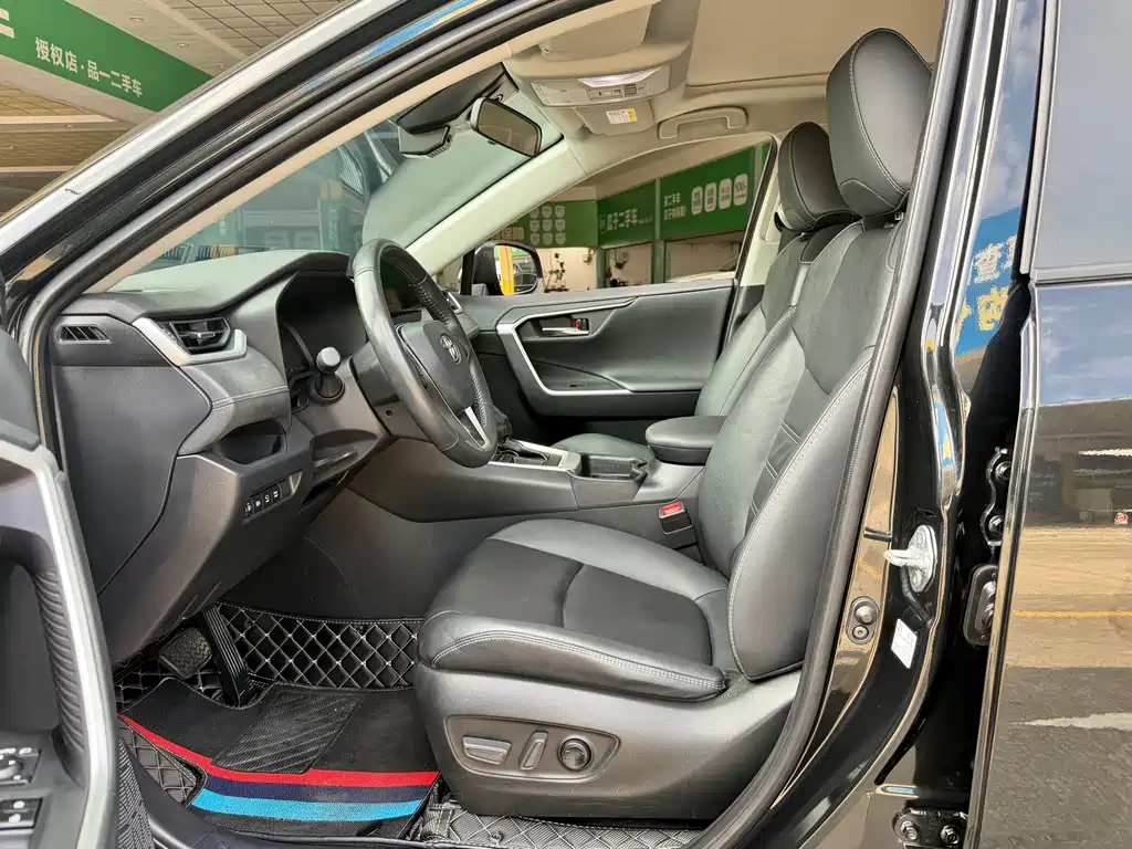 Toyota RAV4 — миниатюра 6