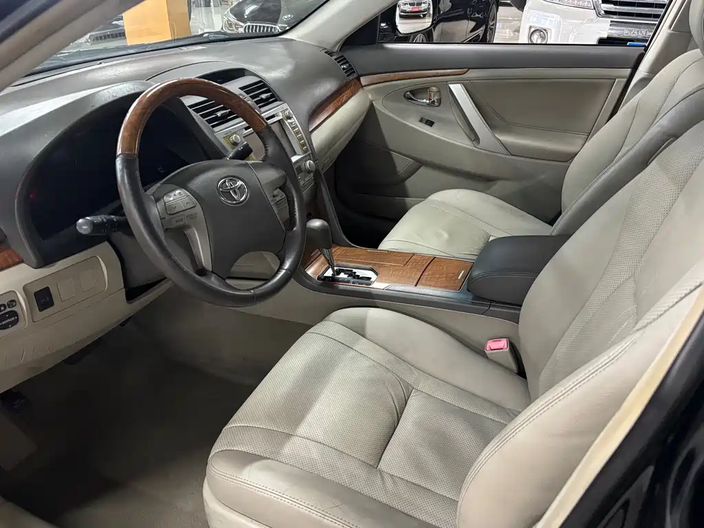Toyota Camry — миниатюра 10