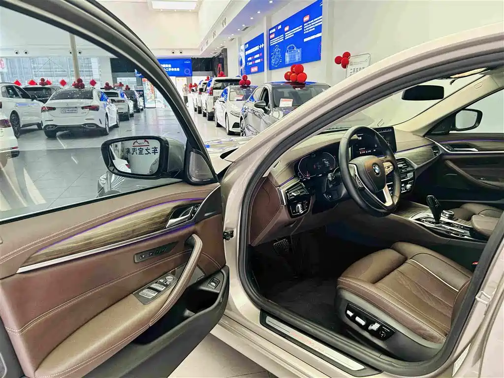 BMW 5 Series — миниатюра 21