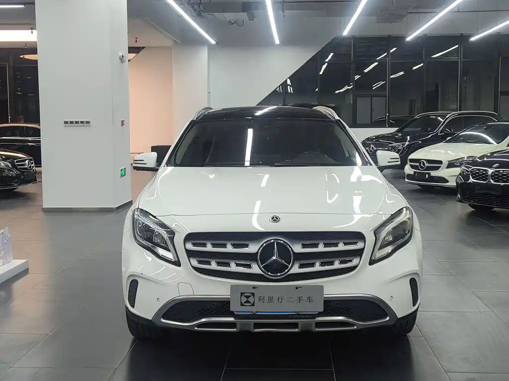 MERCEDES-BENZ GLA