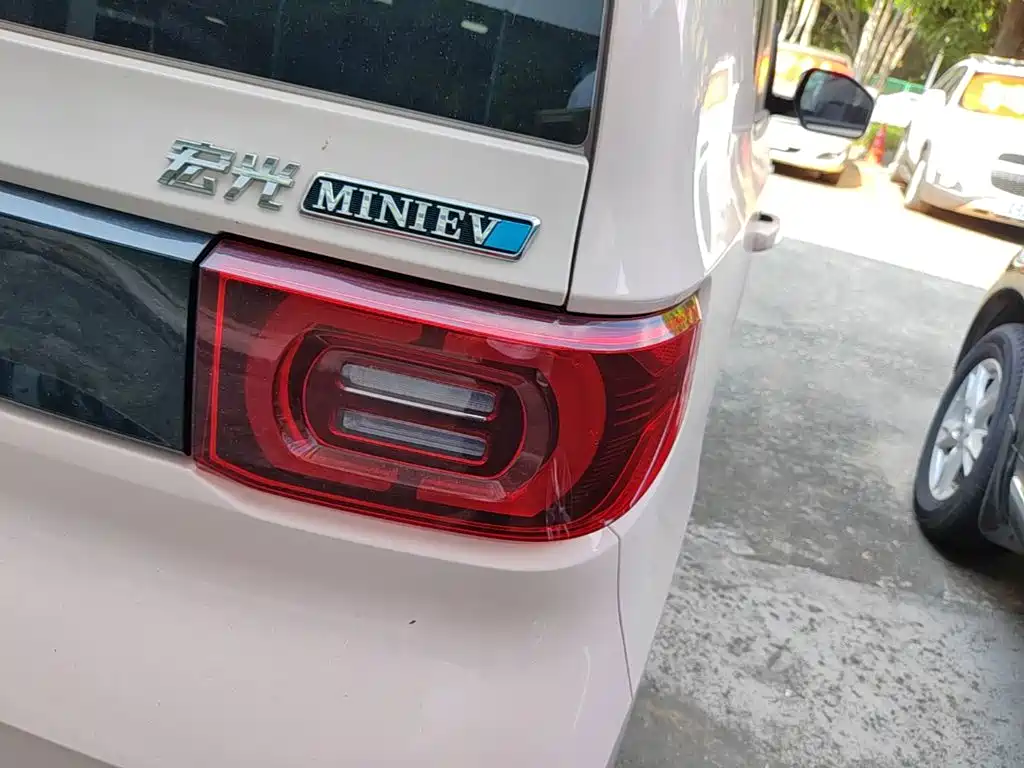 Wuling MINIEV — миниатюра 8